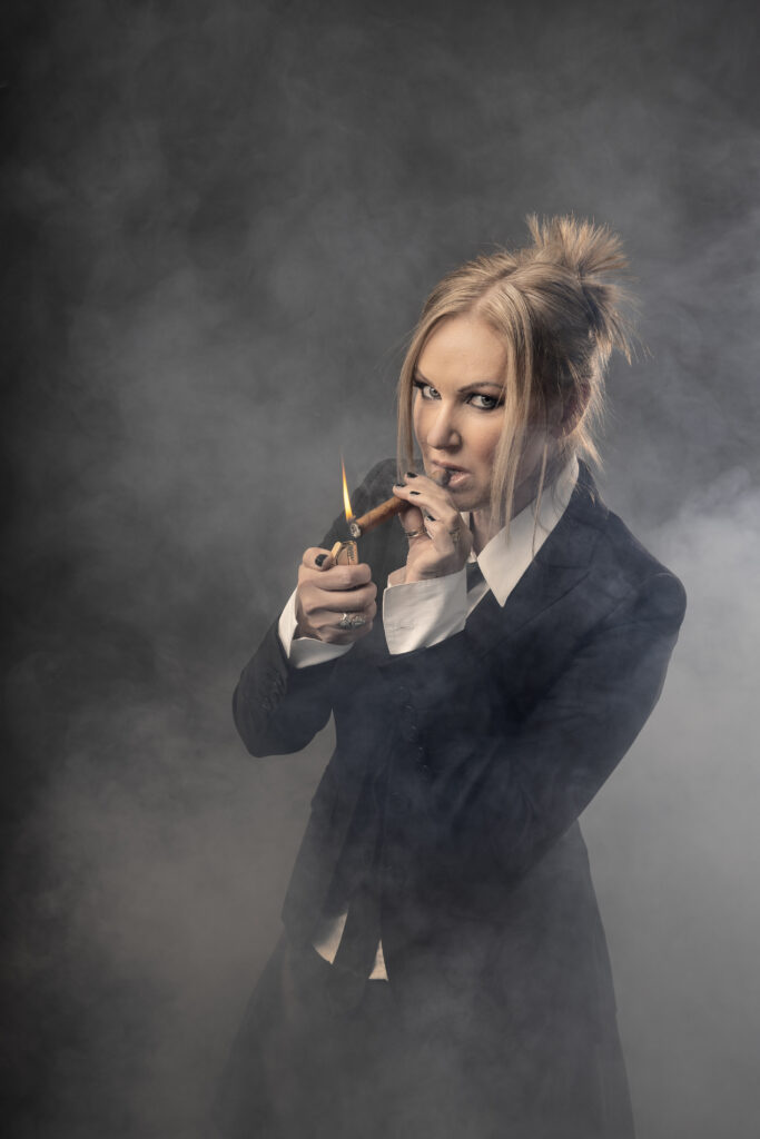 Tusen ögon – Inbunden bok