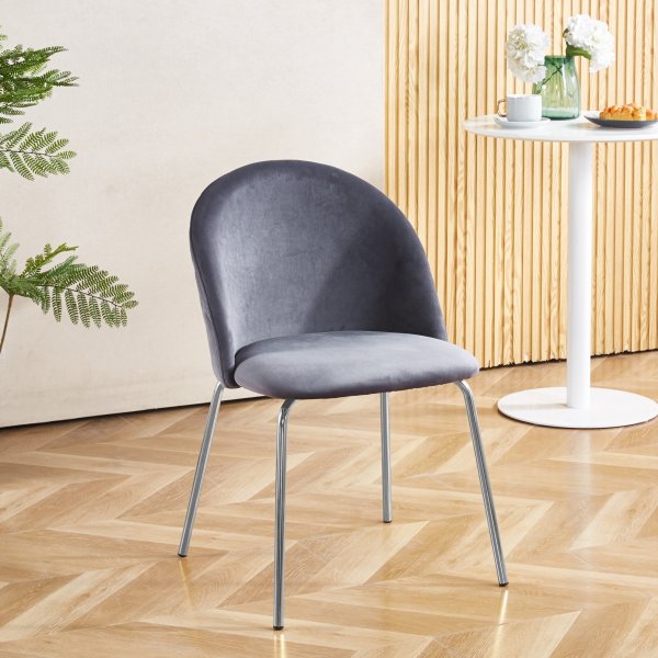 Grå stol med kromade ben Plaza