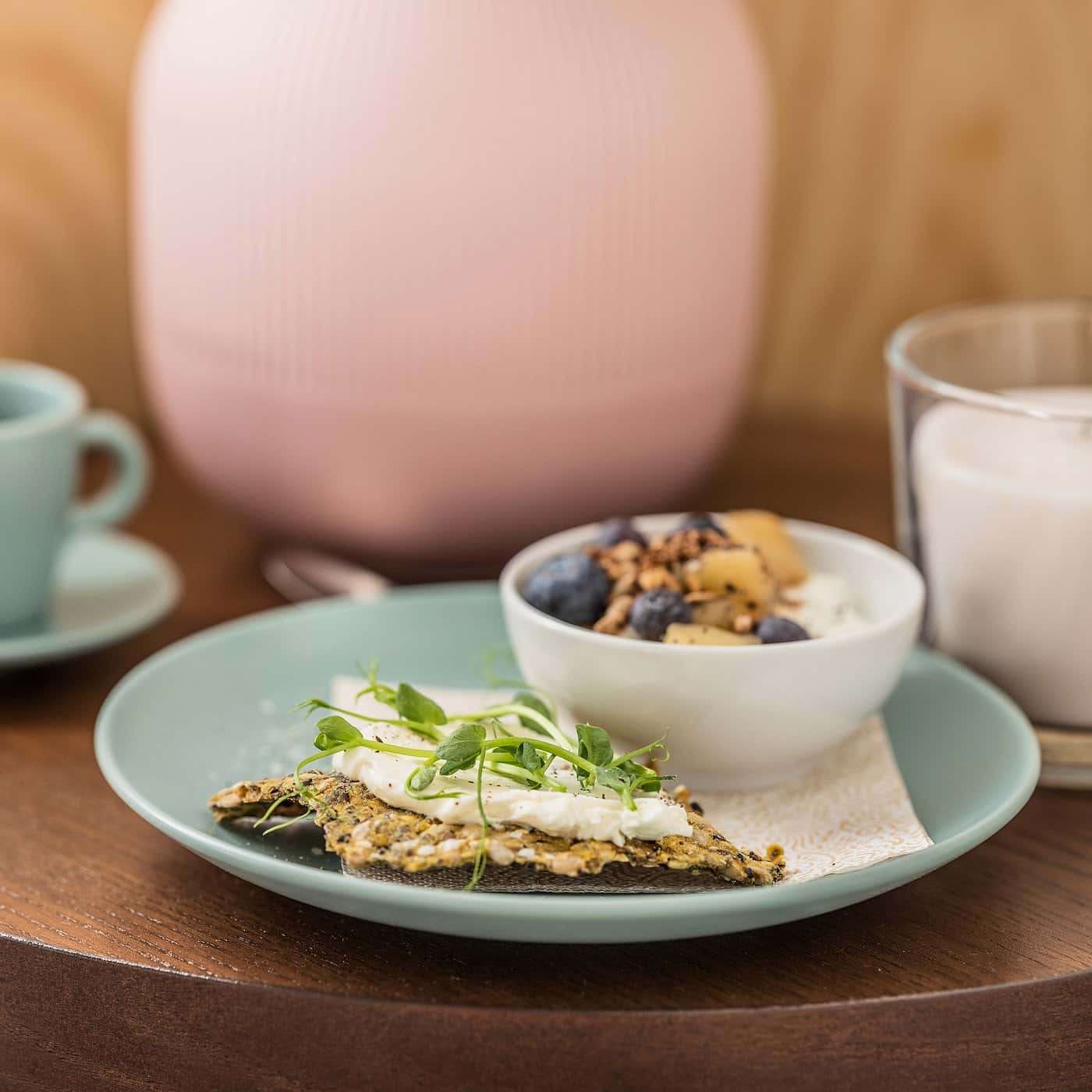 FÄRGKLAR servis 18 delar ljusturkos