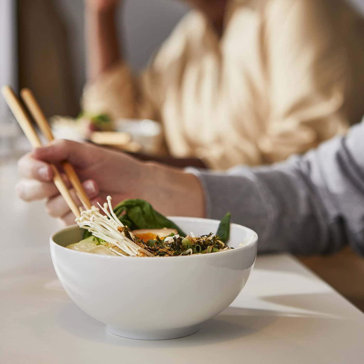 FÄRGKLAR servis 18 delar ljusturkos