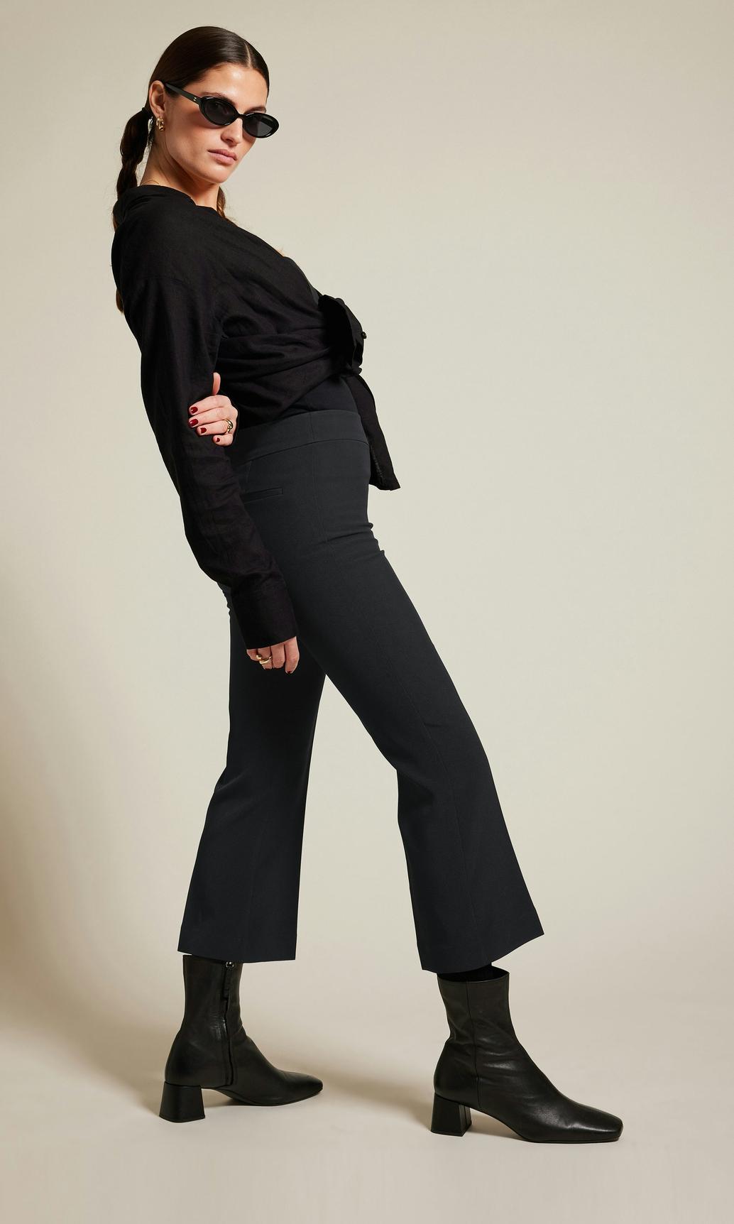 Svart Amelie Croppad Flare Byxa Dam