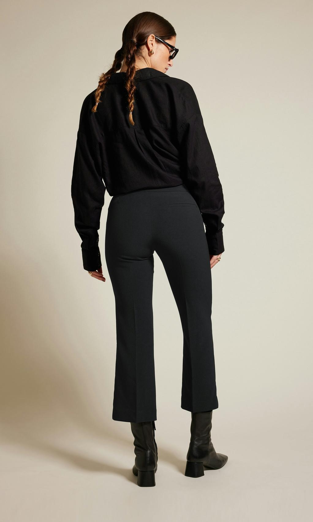 Svart Amelie Croppad Flare Byxa Dam