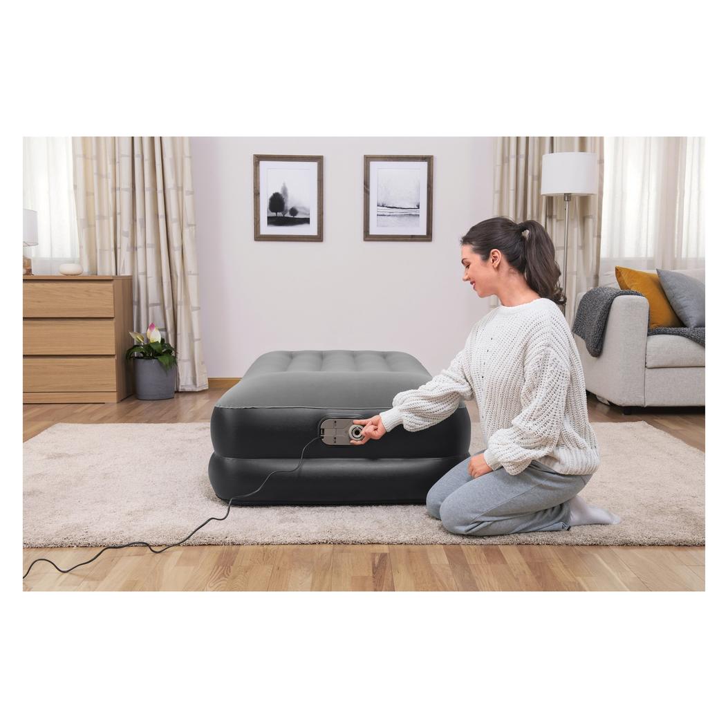 Luftmadrass med inbyggd pump 191x97 cm