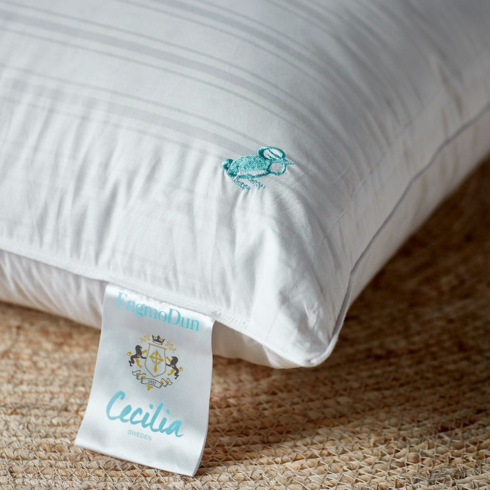 Cecilia Medium Kudde för Sido- och Ryggsömn