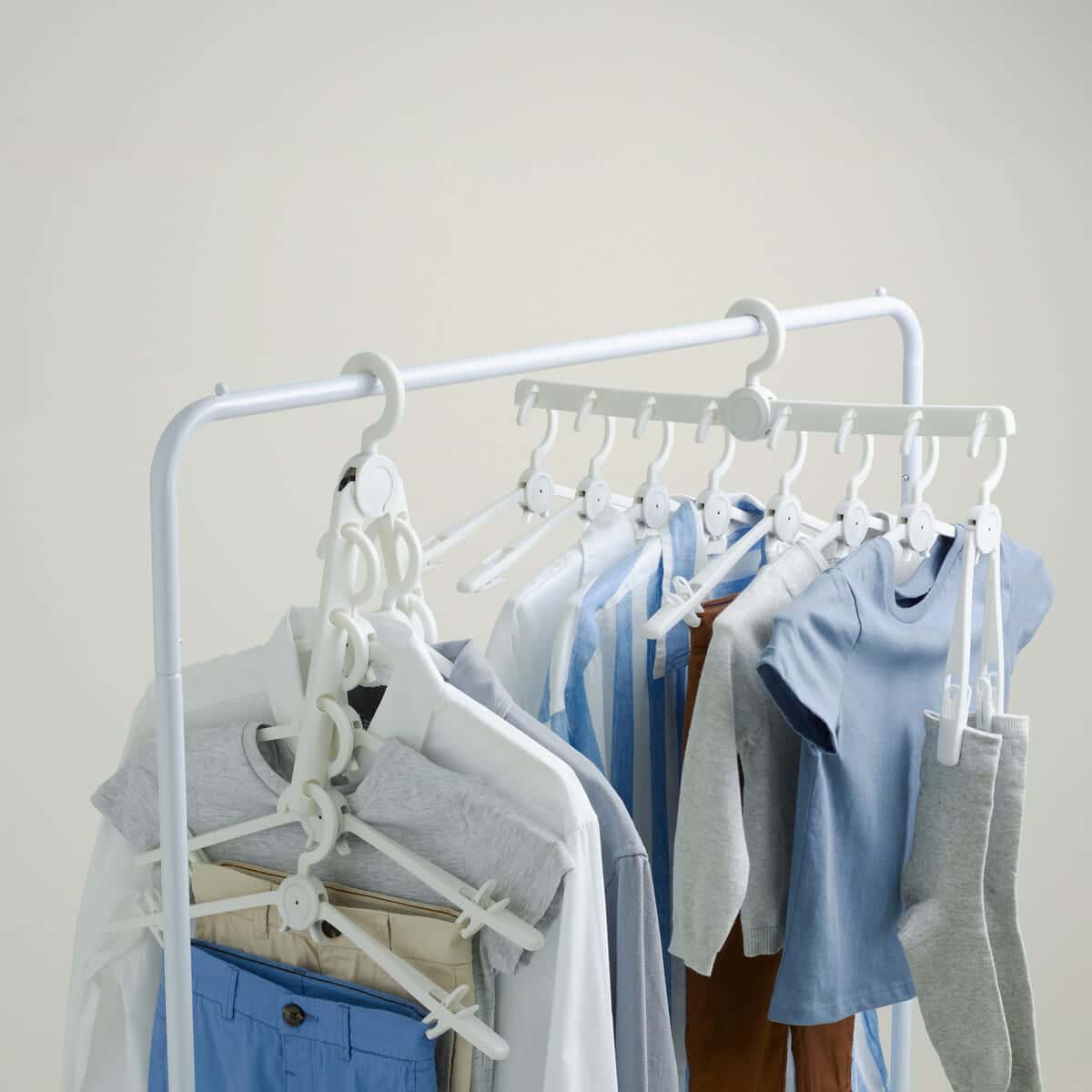 Fällbar klädhängare med 8 galgar och klämmor