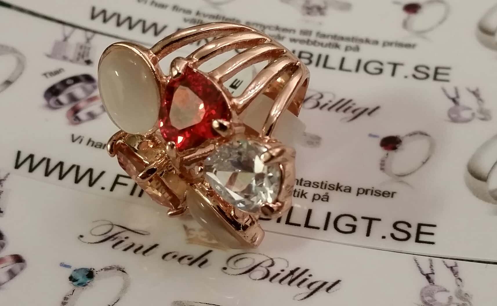 18k Guldpläterad Ring med Swarovski Kristaller