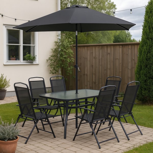 Växjö utegrupp med bord, stolar och parasoll