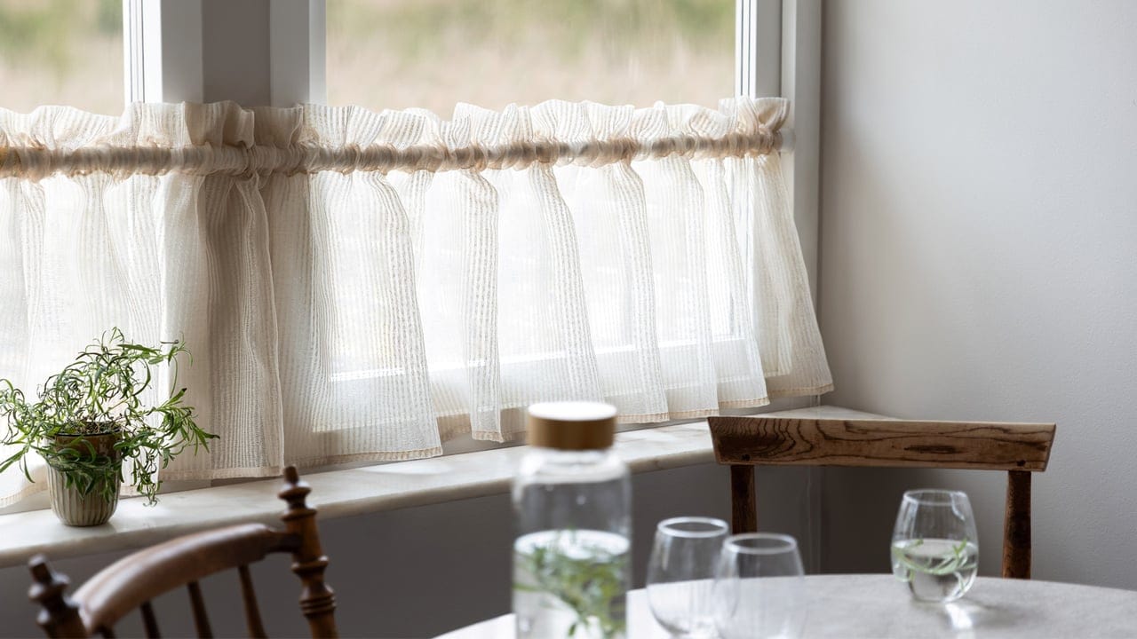 Vintage Gardinlängd i Klassisk Stil