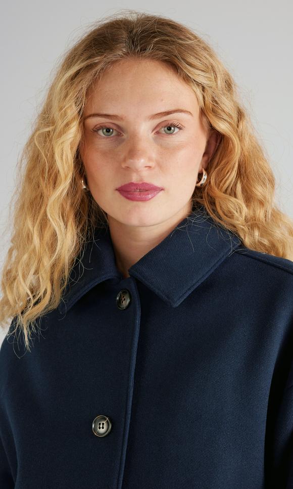 Kort marinblå ullblandad damkappa