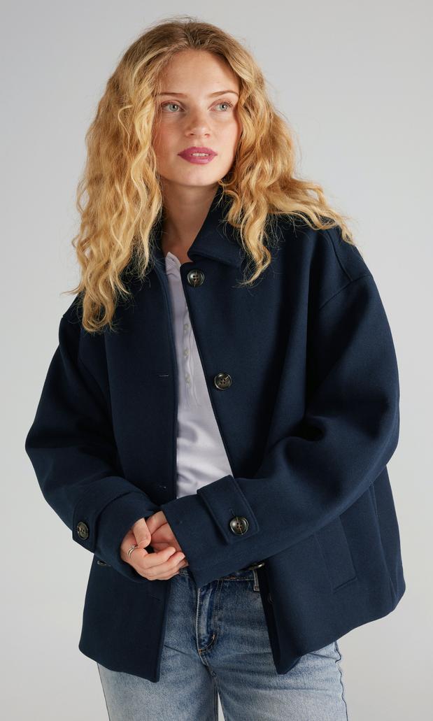 Kort marinblå ullblandad damkappa