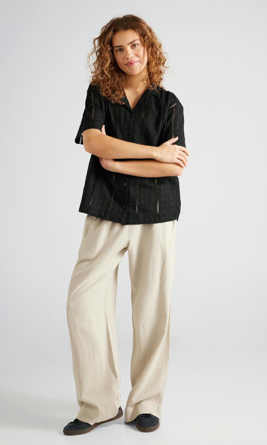 Yôke Broderad Kortärmad Svart Skjorta Dam