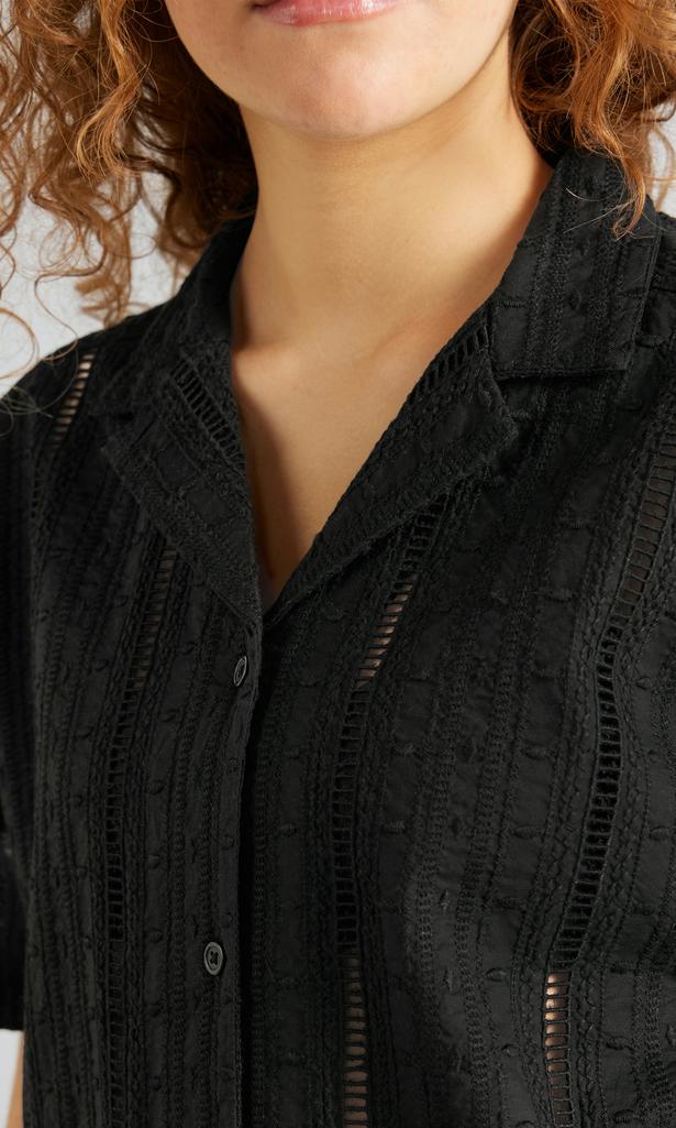 Yôke Broderad Kortärmad Svart Skjorta Dam