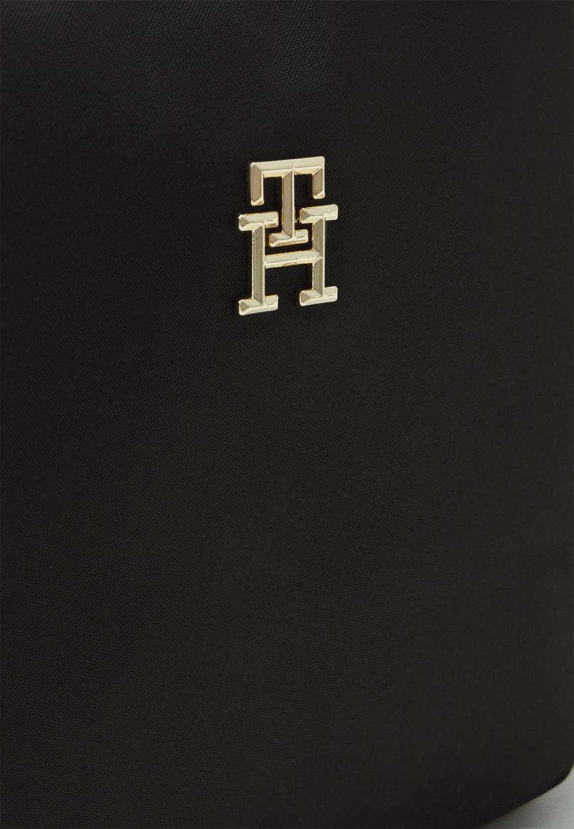 Tommy Hilfiger väska