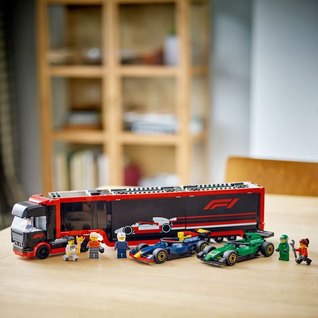 LEGO City F1 Lastbil med RB20 & AMR24 Bilar