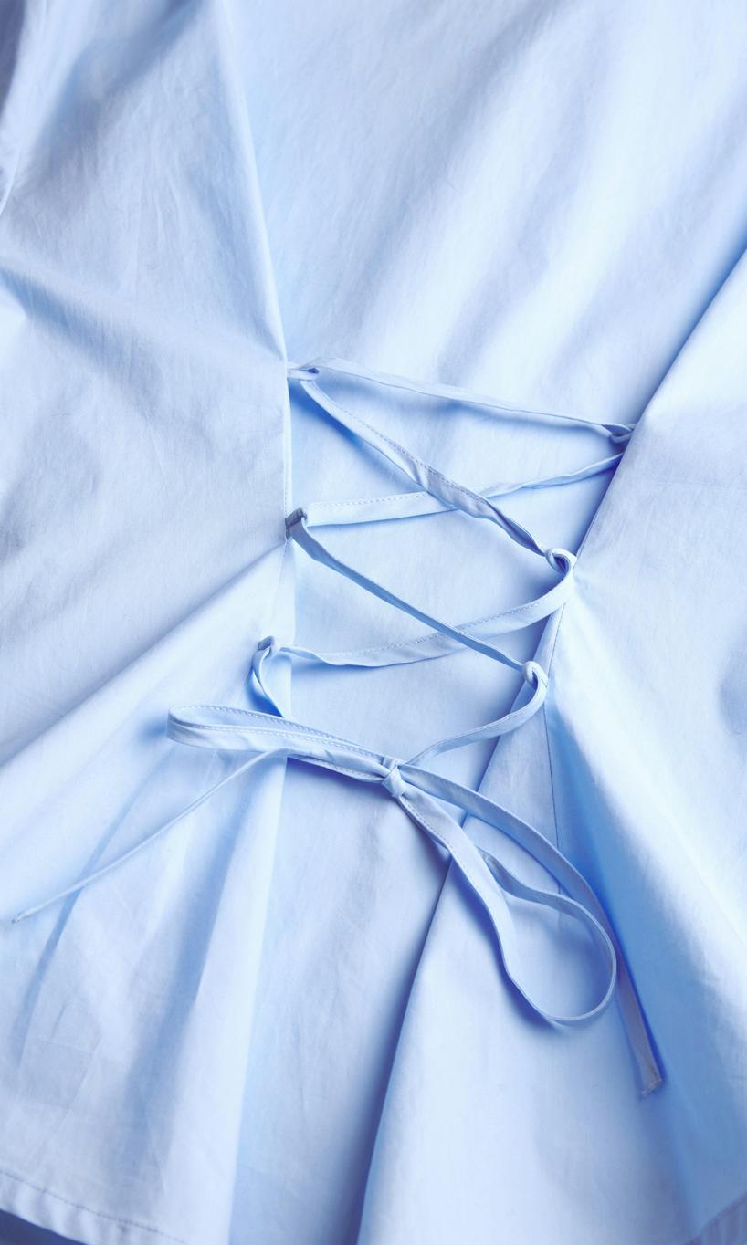 Ljusblå damskjorta med knytband
