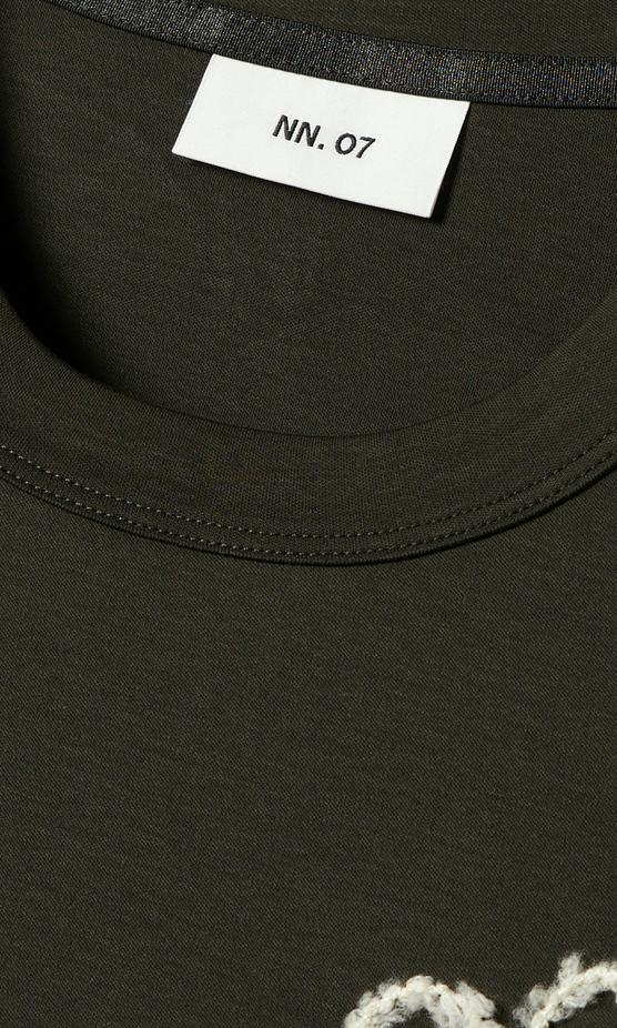 NN07 Pedro Broderad T-shirt Mörkgrön