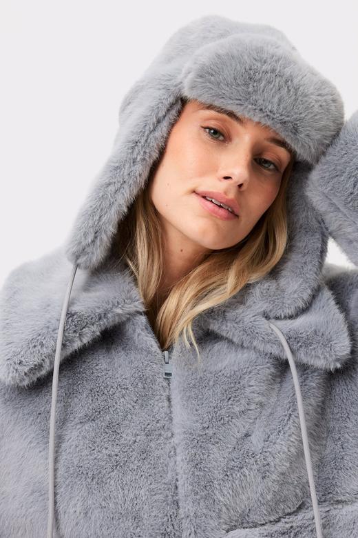 Vindtät och Varm Fuskpälsmössa Sleet