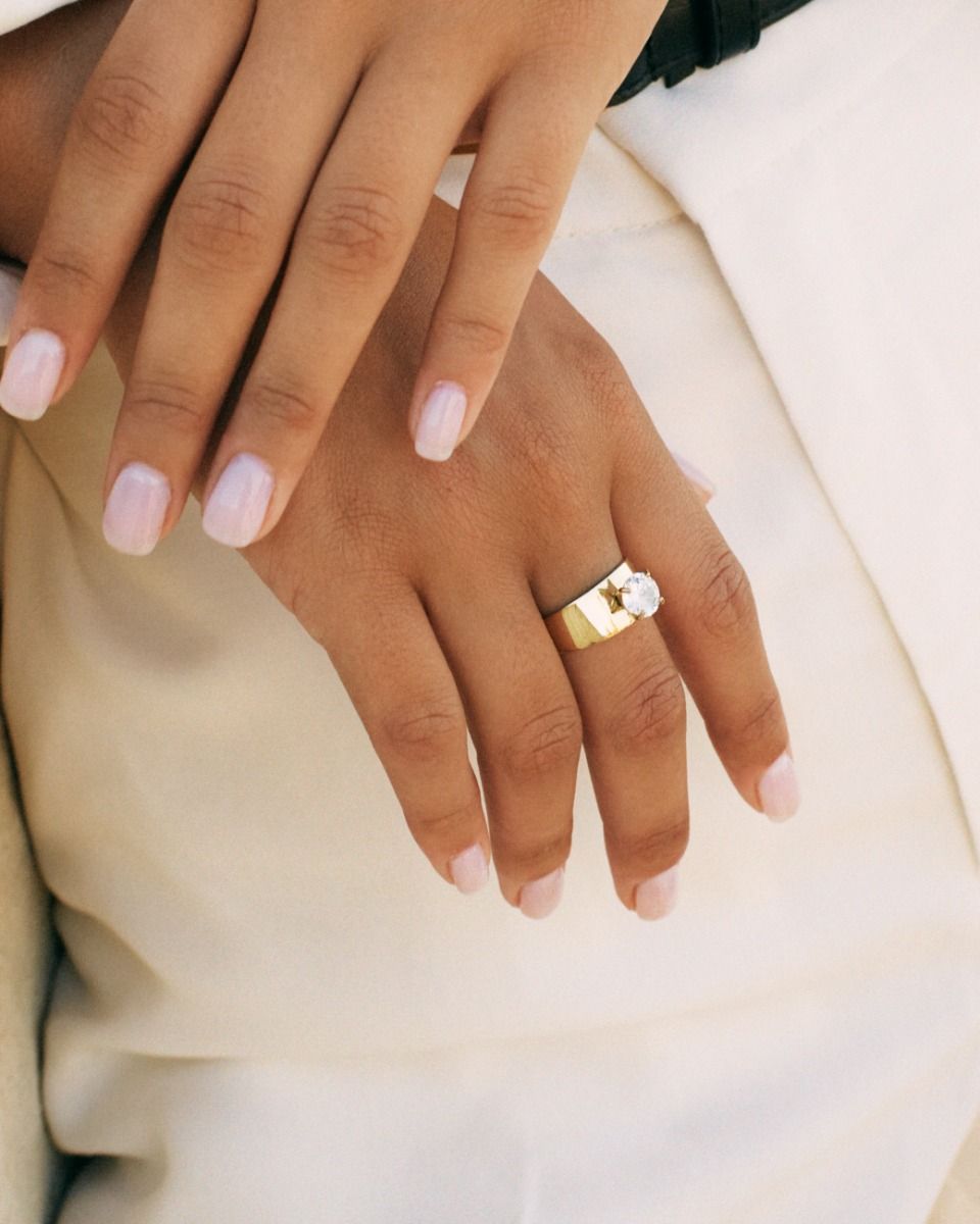 Elegant Gold Solo Ring