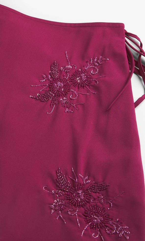 Vinröd Sophia minikjol med pärldetaljer