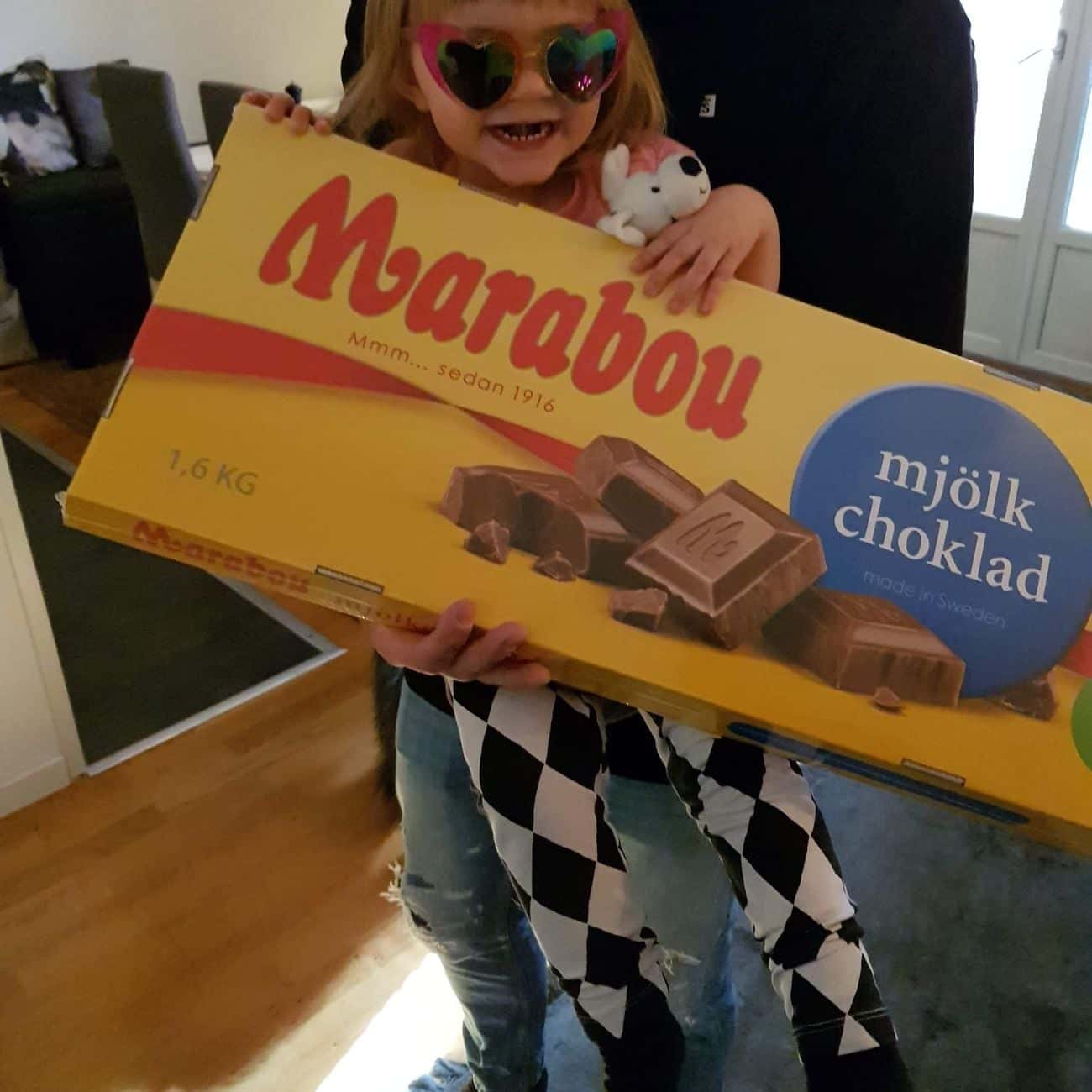 Gigantisk Marabou Chokladkaka Delikatess