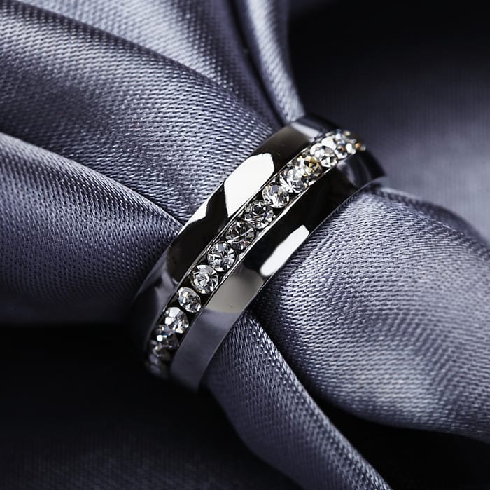 Elegant ring med Cubic Zirconia stenar