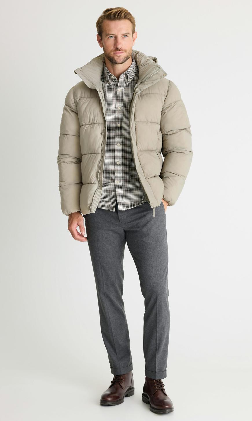 Off white vadderad jacka med huva