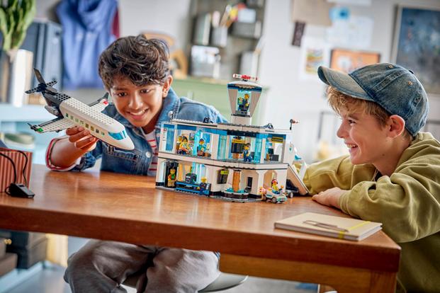 LEGO City Flygplats med Flygplan 60502