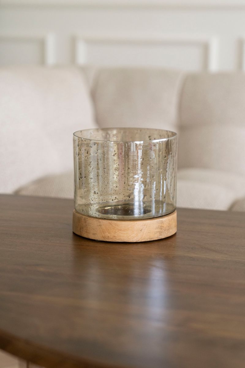 Elegant värmeljushållare i glas och trä