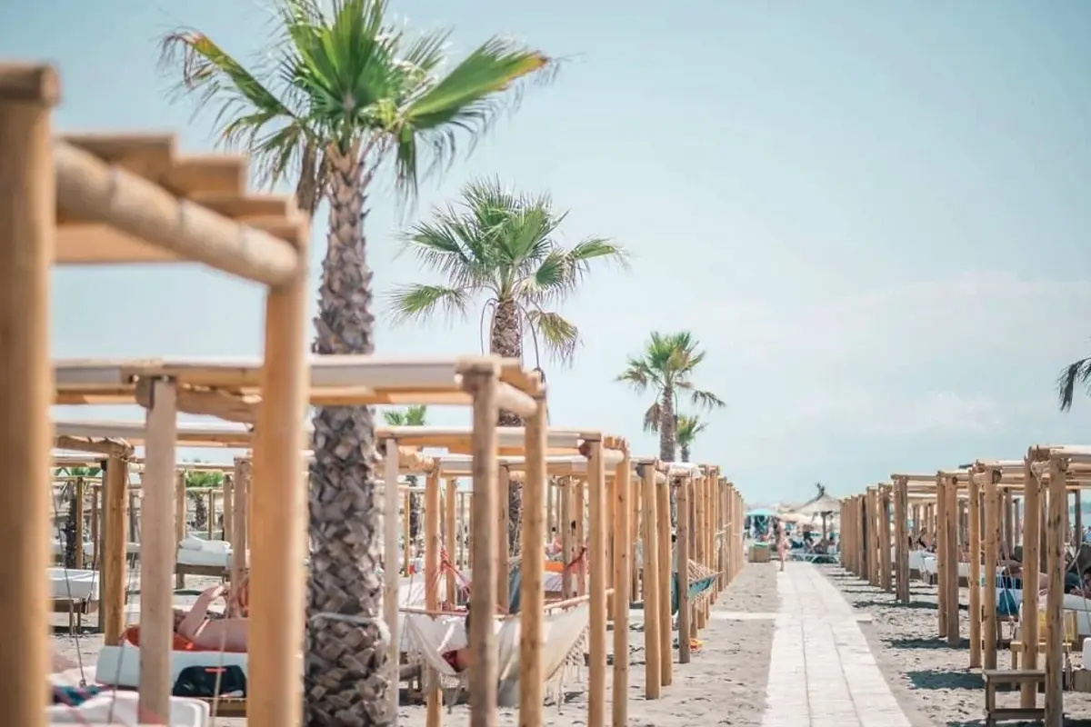 Burgarmeny med en timmes spel på Kappa Bar