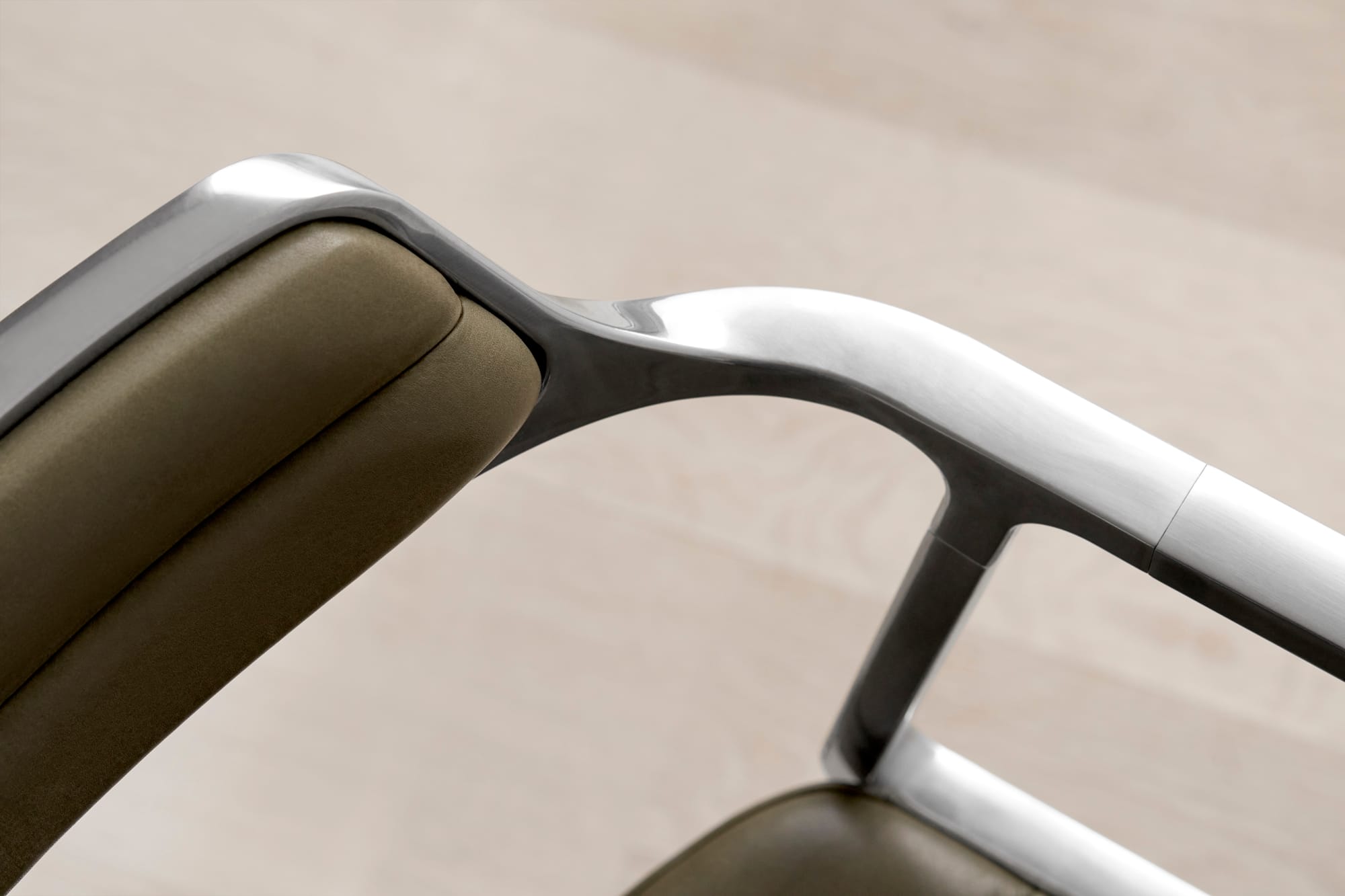 Vipp 452 Modern Swivel Chair