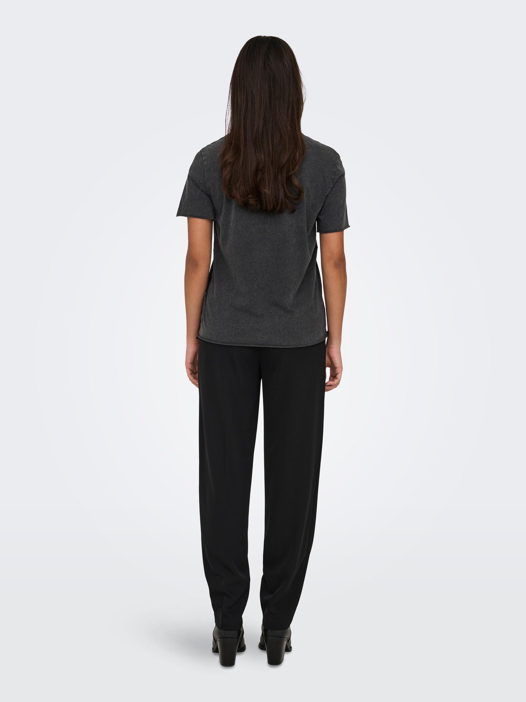 ONLLUCY Svart T-shirt från ONLY