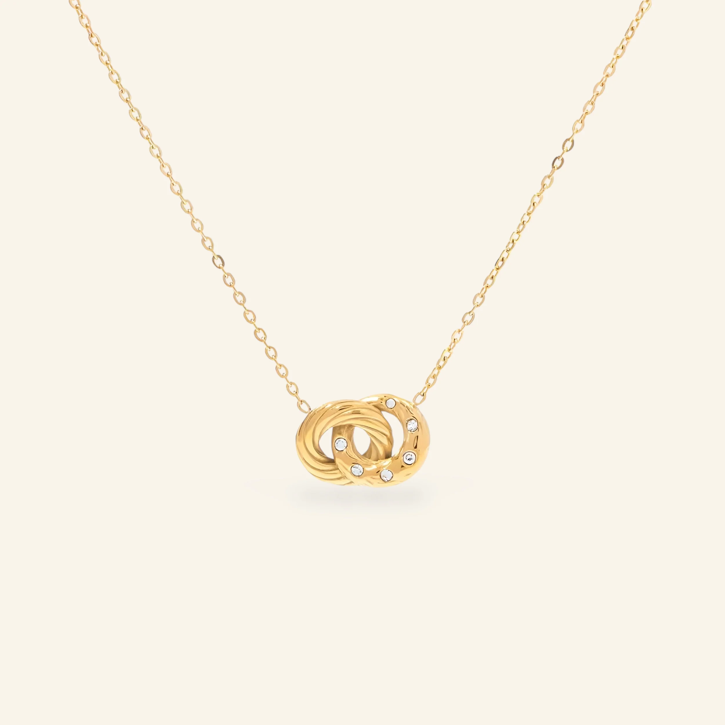 Elegant ringhalsband med zirkonstenar