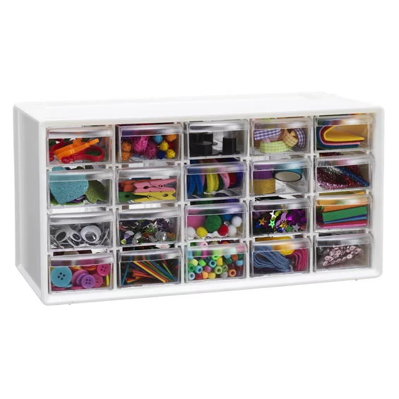 Pysselbyrå med tillbehör och förvaring