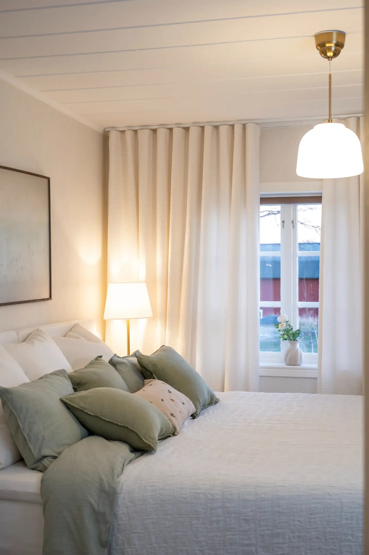 Mörkläggande gråvit gardin Dokie