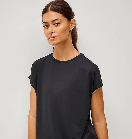 Upp till 40 % rabatt på träningskläder hos Ellos