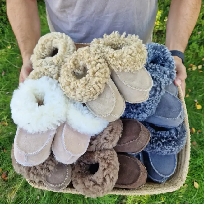 Marinblå babytofflor – varma och mjuka