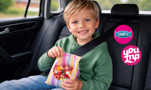 Barn som följer med när föräldrar provkör får varsin godispåse (begränsat antal). I fem av påsarna gömmer sig dessutom ett presentkort på Yoump! 