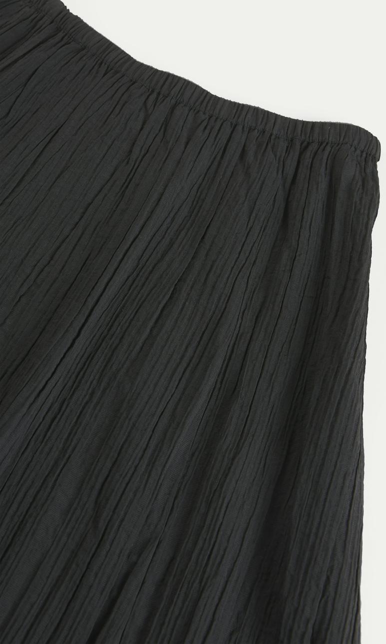 Elegant svart maxikjol i viskos