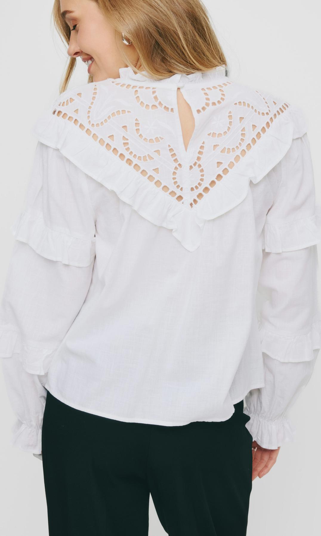 Vit Luna blus med volangdetaljer