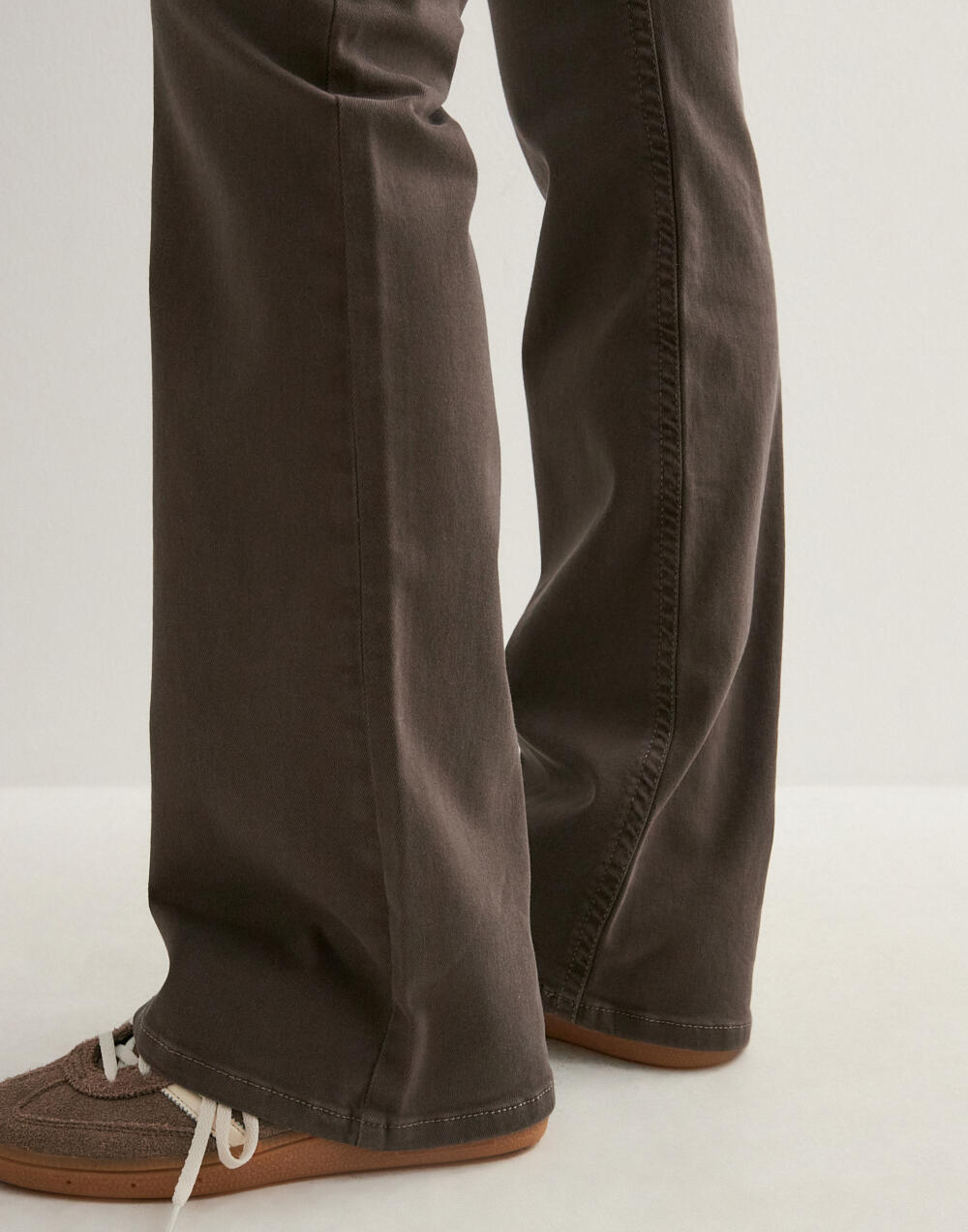 Nelly Low Waist Bootcut Jeans - Brown