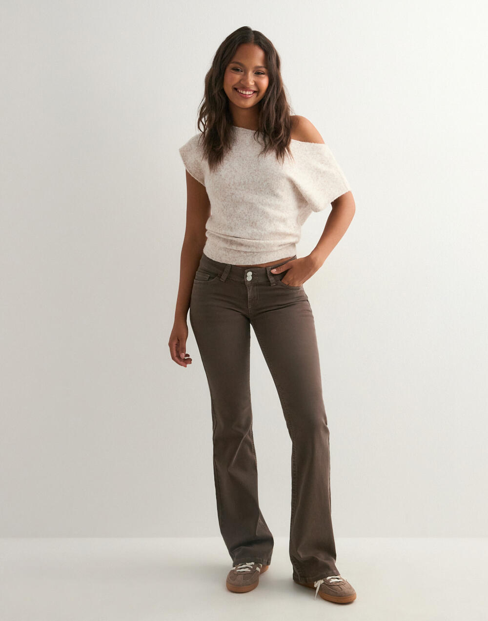 Nelly Low Waist Bootcut Jeans - Brown