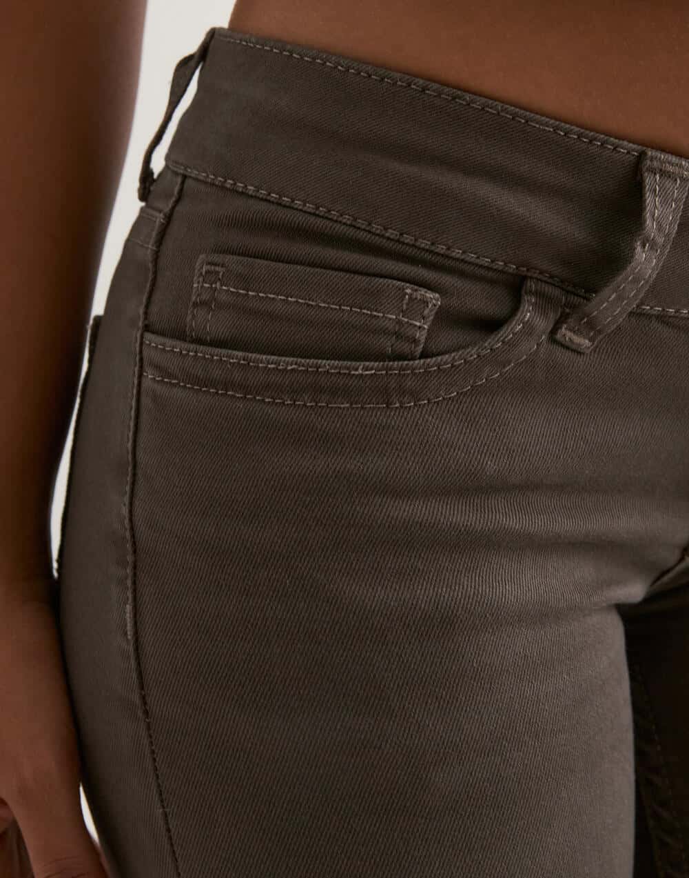 Nelly Low Waist Bootcut Jeans - Brown