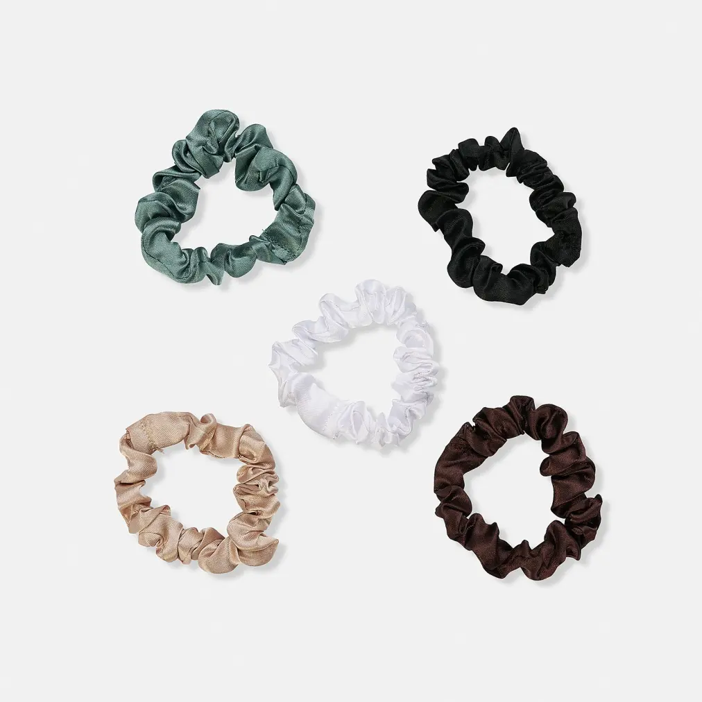 Elegant presentförpackning med fem scrunchies