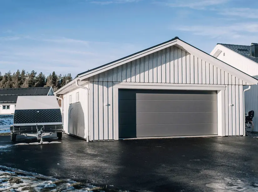 Dubbelgarage med Extra Bred Port