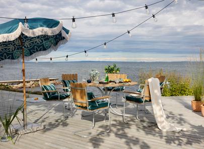 Mölle Utegrupp med Bord och Fyra Karmstolar
