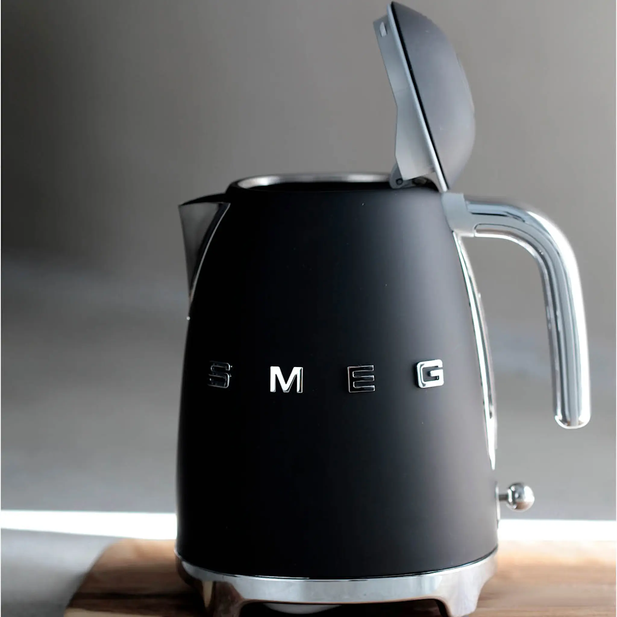 Lucka 20 - Smeg 50s Style Vattenkokare 1,7 L Matt Svart - Cervera