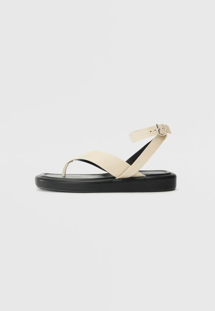 Even&Odd Offwhite Toe-Strap Sandals