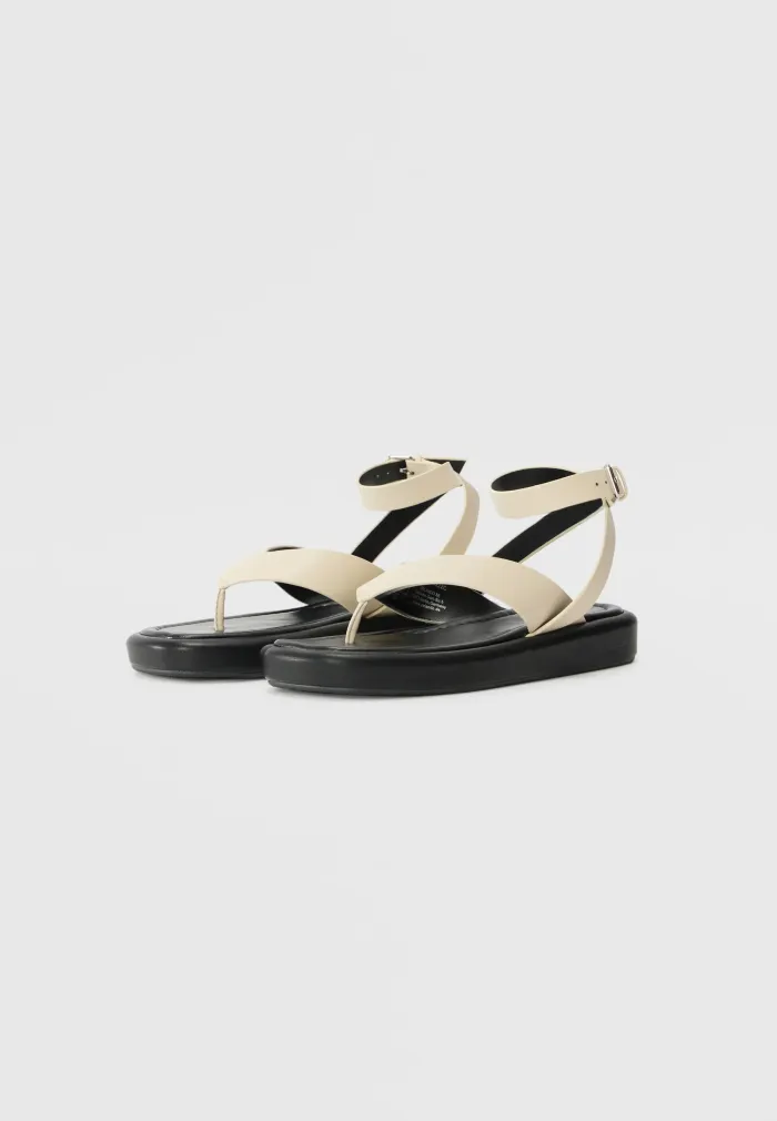Even&Odd Offwhite Toe-Strap Sandals