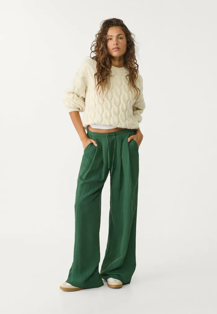 Stradivarius Textured Darts Tygbyxor - Mottled Green