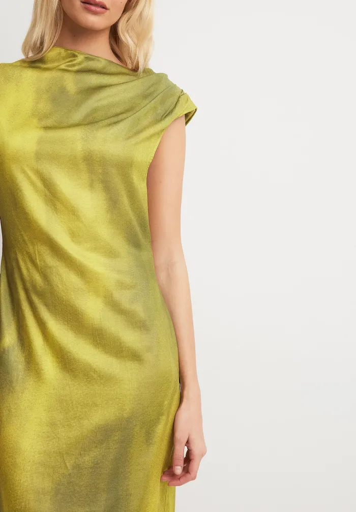 NA-KD Cocktailkleid mit Trichterausschnitt - Grün Print